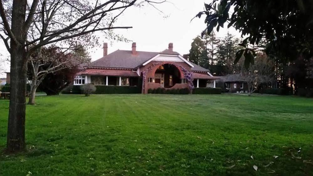 Petersons Armidale Winery And Guesthouse Exterior photo